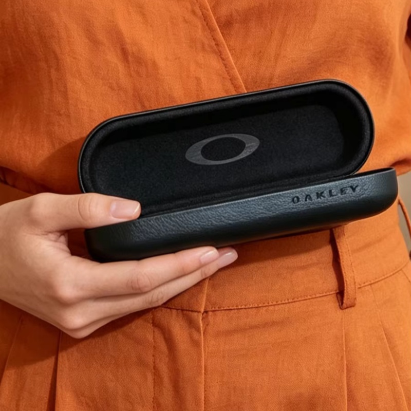 Oakley Hard Leather Sunglasses - Tech Accessories Bag recension och pris